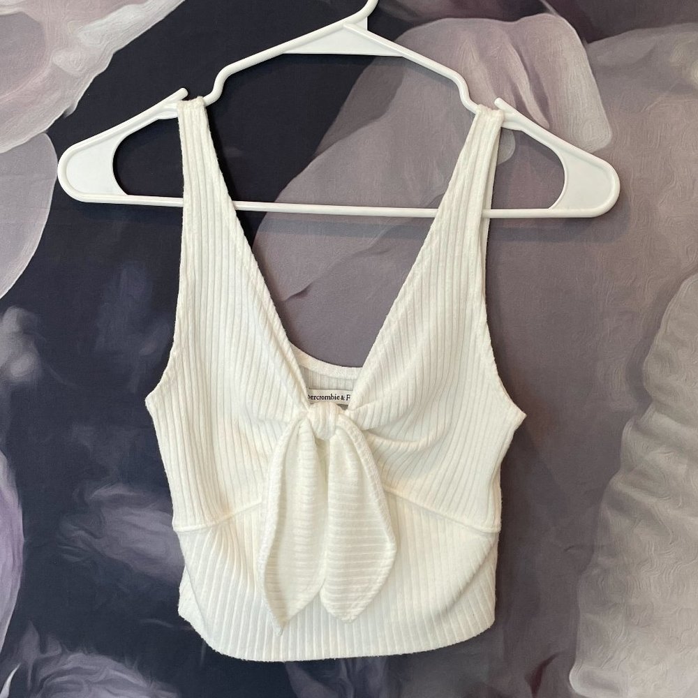 🔥A&F Ribbed Tie-Front Crop Top